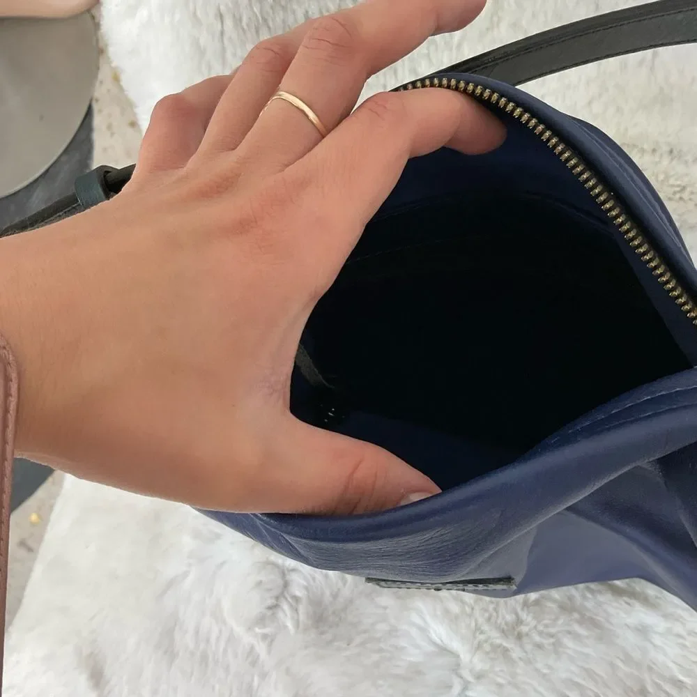 Dooney and Bourke Y2K Navy Blue Small Leather Shoulder Bag Purse